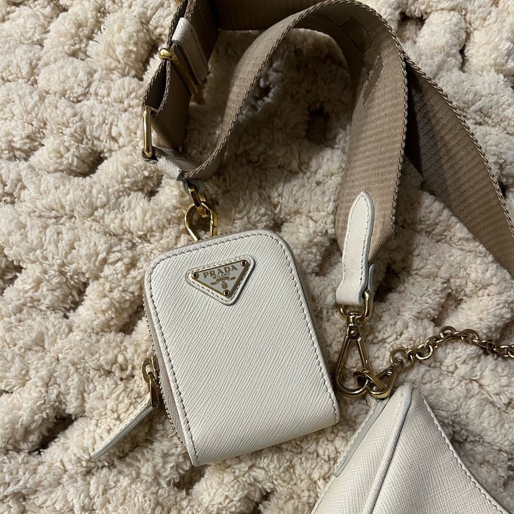 Leather Saffiano Prada Bag (Authentic) - Picture 6 of 15